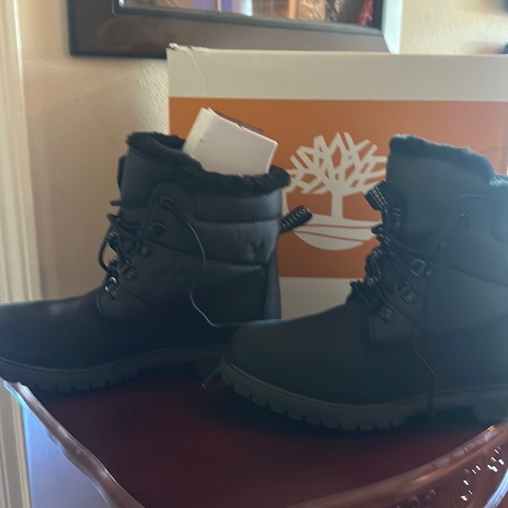 Women’s New Timberline Puffer Black Size 9